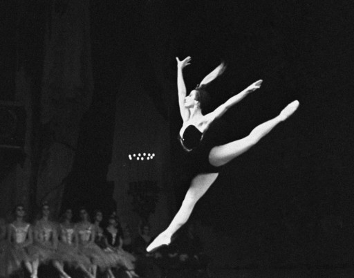 Nghệ sỹ nhân dân Liên Xô Maya Plisetskaya trong vở ballet 