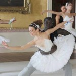 Màn tập múa ballet hài hước của sao Arsenal