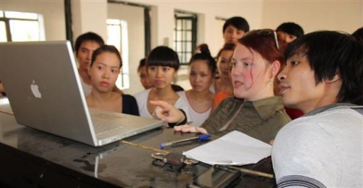 3794-marisa-c-hayes-lors-d-un-atelier-de-danse-a-l-ecole-du-ballet-de-l-opera-national-a-hanoi-photo-dr