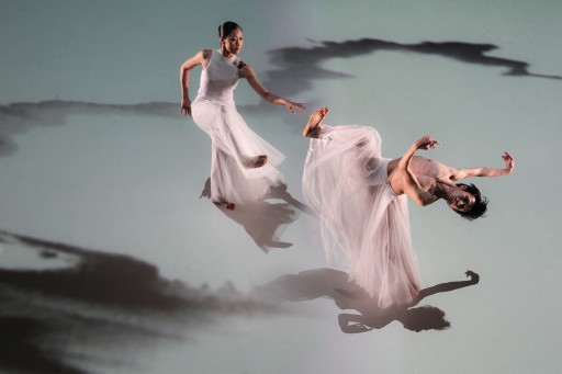 Cloud-Gate-Dance-Theatre-of-Taiwan-Water-Stains-on-the-Wall-photo-by-LIU-Chen-hsiang-3